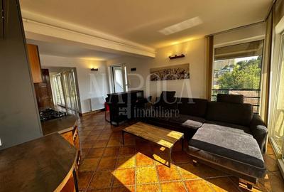 Apartament cu 3 camere semidecomandat în Central - 3