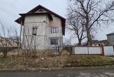 Casă / Vilă cu 12 camere, teren intravilan de 2869mp în Siminicea, SV - 29