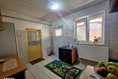 Casă cu 4 camere în Central