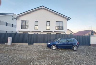 Duplex cu 4 camere cu Canalizare în Central - 1