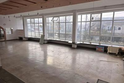 Spațiu comercial, de 180 mp, în Central - 4