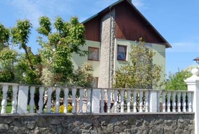 Casă cu 3 camere cu Teren 557 Mp în Central - 8