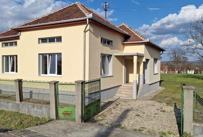 Casă cu 3 camere decomandat în Strei - 2