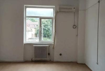 Spațiu comercial, de 28 mp, în Centrul Civic