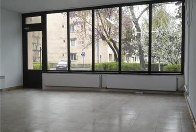 Spațiu comercial, 75 mp în Răcădău