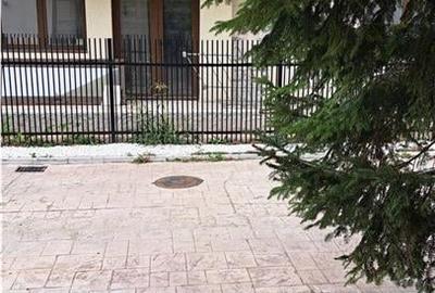 Vila foarte frumoasa langa  PALATUL si LACUL MOGOSOAIA - 45