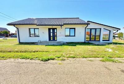Casa cu 3 camere de vanzare loc. Frumuseni, jud. Arad