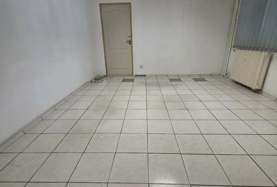 Apartament cu 3 camere semidecomandat în Metalurgiei - 1