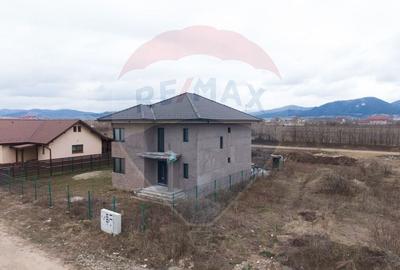 Casă cu 7 camere cu Teren 491 Mp în Exterior Nord - 29