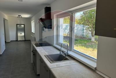 Casa renovata cu 4 camere in Urechesti - 1