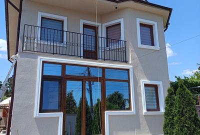 Casă cu 4 camere în Central - 1