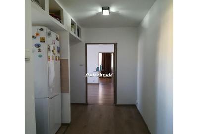 Apartament cu 3 camere semidecomandat în Micro II - 11