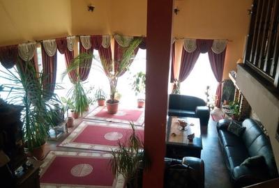 Casă cu 5 camere cu Teren 764 Mp în Grădiște - 2