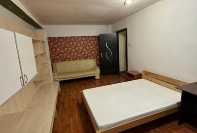 Apartament cu 3 camere decomandat în Nicolina