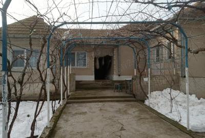 Casă cu 6 camere în Stejaru