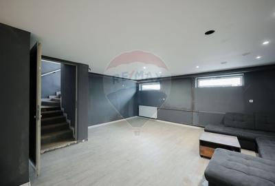 Casă cu 8 camere cu Teren 500 Mp în Iosia - 12