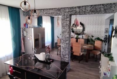 Casa cu 7 camere, 405 mp, in zona Decebal - 2
