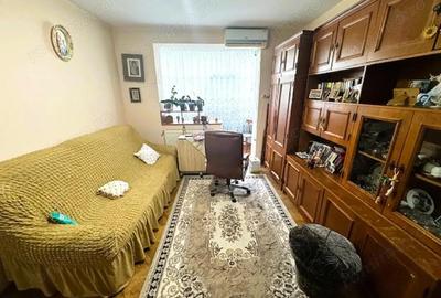 Apartament 2 camere etaj 2 zona centrala Str Pacii - 1