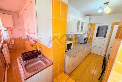 Apartament cu 3 camere decomandat, mobilat în Complex Studențesc