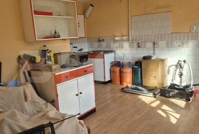Casa cu 3 camere, zona 7 Noiembrie - 7