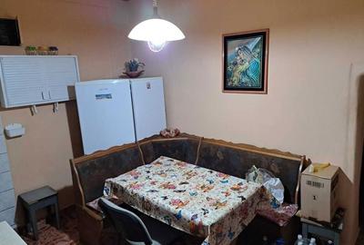 Casă cu 3 camere cu Canalizare în Central - 2