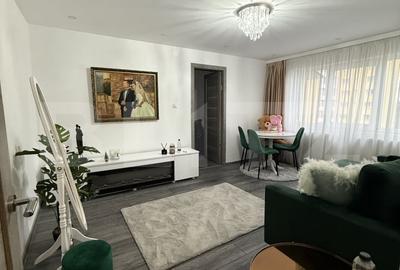Apartament cu 2 camere semidecomandat, mobilat în Micro 5