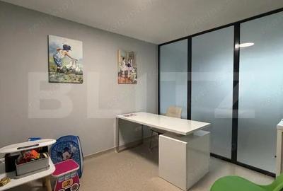 Spațiu comercial, de 79 mp, în Central - 3