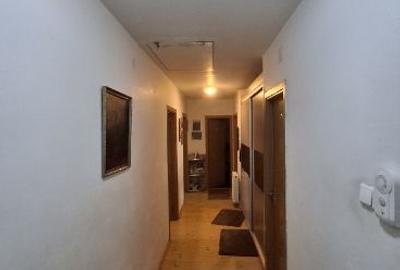 Apartament cu 3 camere decomandat în Băile Herculane - 2