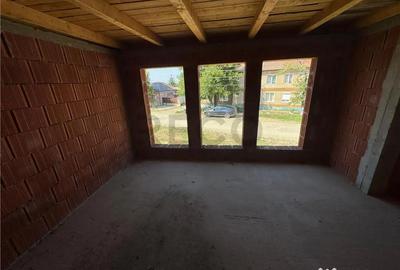 Casă cu 4 camere cu Teren 257 Mp în Livada de Bihor - 3
