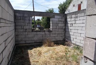 Casa neterminata langa Timisoara, Sacalaz, central, asfalt, utilitati, 1015 mp, FS=15,38mp. Com=0% - 1