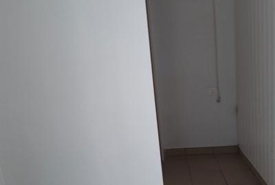 Spațiu comercial, de 15 mp, în Vest - 8