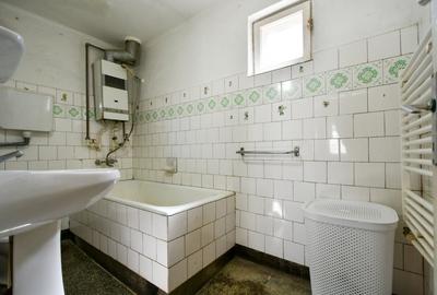 Casă individuală cu 4 camere cu Canalizare în Km 5 - 14