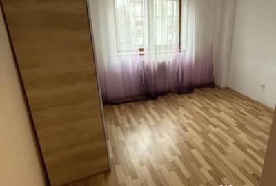 Apartament cu 3 camere decomandat, mobilat în 9 Mai - 2