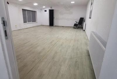 Spațiu comercial, de 90 mp, în Central - 3