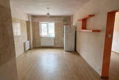Apartament cu 4 camere decomandat în Central - 3