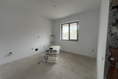 Duplex la gri 175 mp utili 58 mp demisol curte 180 mp  3 bai 3/4 dormitoare - 25