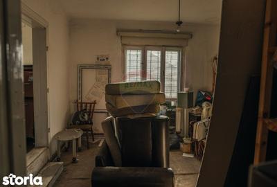 Casă cu 8 camere cu Teren 946 Mp în Central - 6