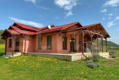 Casă cu Teren 3000 Mp în Central