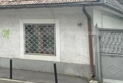 Casa cu Potential in Brasov – Ideala pentru Locuinta sau Afacere - 1