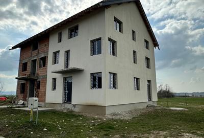 Casă cu 4 camere în Șimian - 8