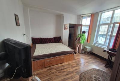 Apartament cu 3 camere semidecomandat în P-ța Unirii - 5