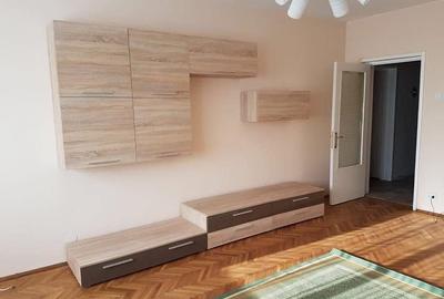 BLOC E //ap. decomandat 2 camere spațios cu terasă (73 mp2) plus boxă//etaj 4// - 3