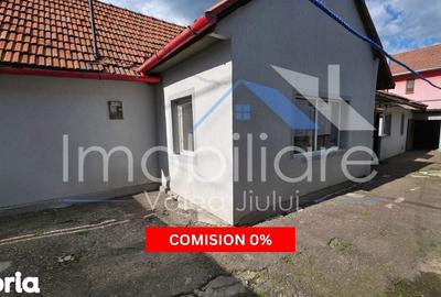 Casă cu 4 camere cu Teren 268 Mp în Central - 1