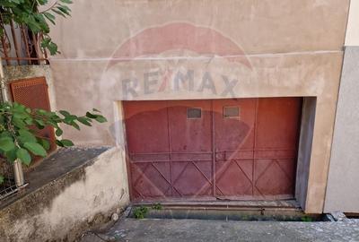 Casa / Vila  str. Ana Ipatescu S+P+1 , 5 camere , teren - 252 mp - 21