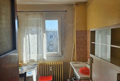 Apartament cu 3 camere semidecomandat în Titan - 2