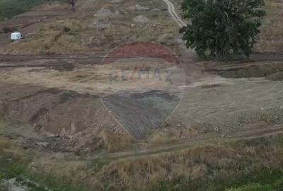 Teren Intravilan de Vanzare - 5.000 mp cu Deschidere la Lac. - 4