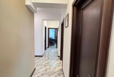 Apartament cu 5 camere decomandat în Km 4 - 14