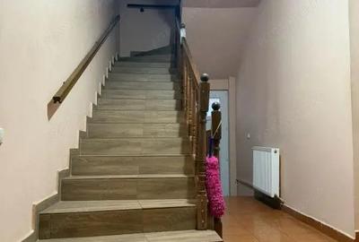 Casă cu 8 camere cu Teren 5000 Mp în Malu Mare