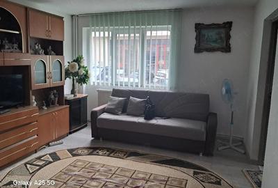 Apartament cu 3 camere semidecomandat în Central - 1