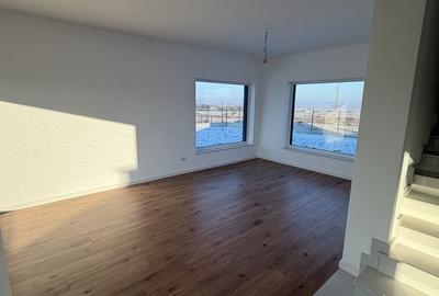 Casă cu 3 camere în Ipotești - 6